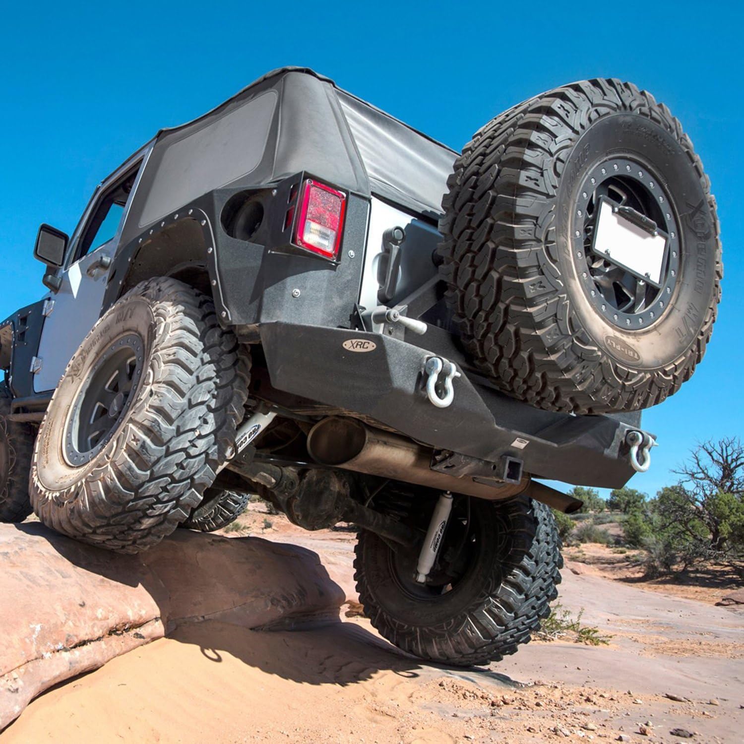 SmittyBilt XRC RR BUMP W HITCH TIRE - SB76856