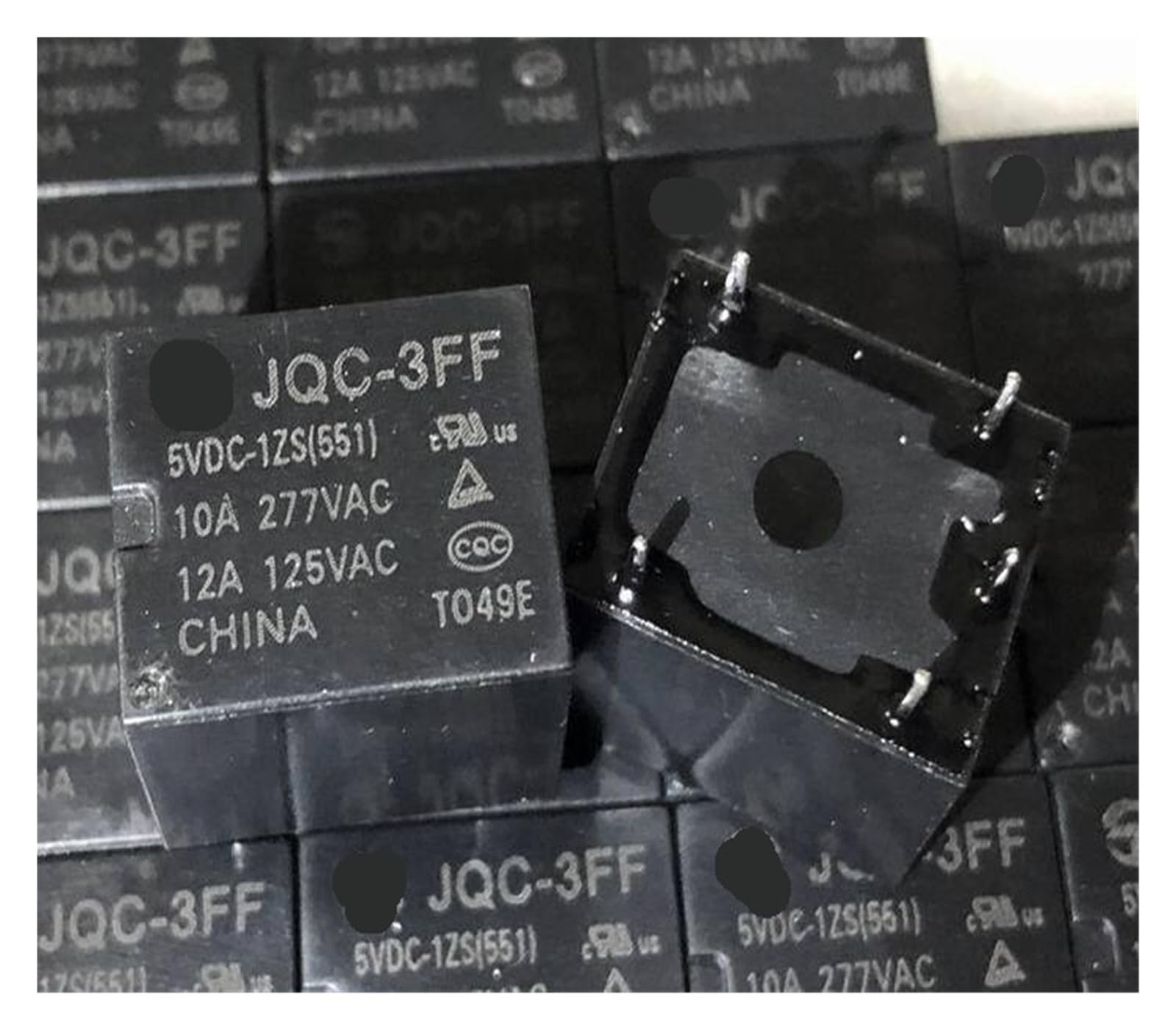 Relé de 5 pines JQC-3FF 5VDC para control de circuitos en proyectos electrónicos locales