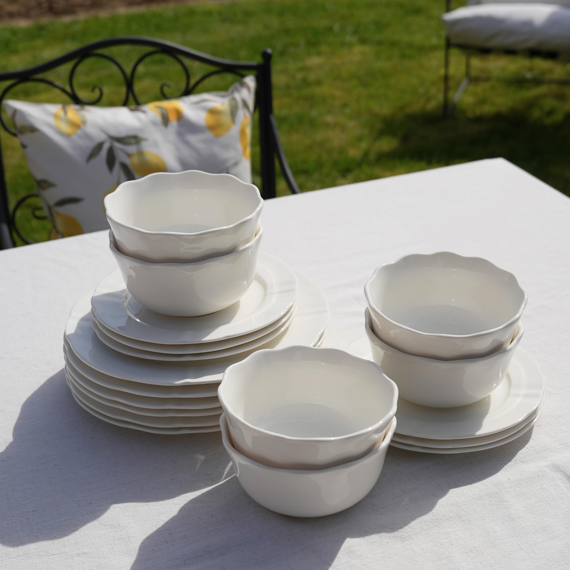 Zoha Plain White Geschirrset 18 Teilig für 6 Personen – Weißes Porzellan Tellerset, Spülmaschinenfest & Mikrowellengeeignet, Minimalistisches Tafelservice