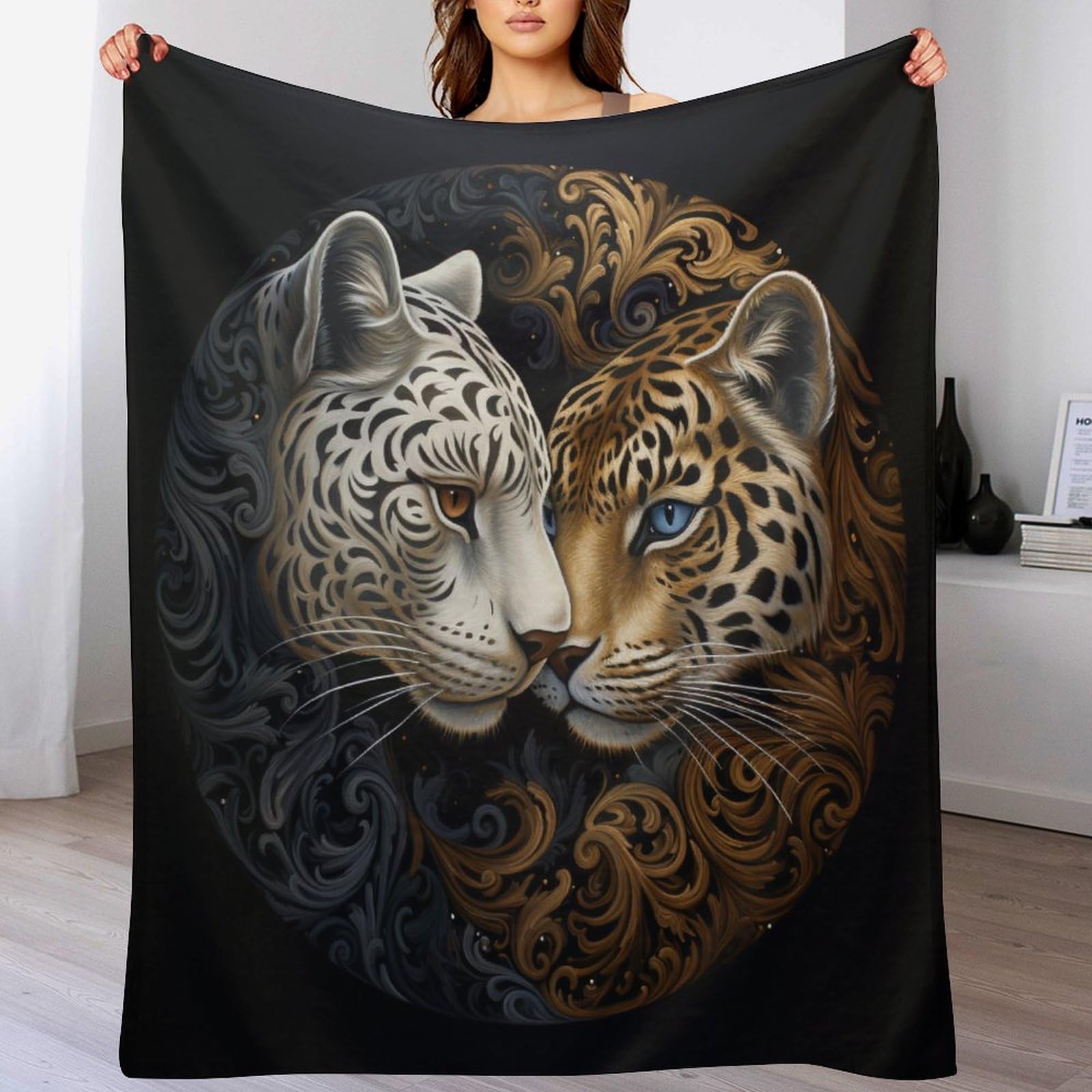 Couverture lit léopard en polaire douce : le plaid 100x130 cm idéal pour vos soirées cocooning.