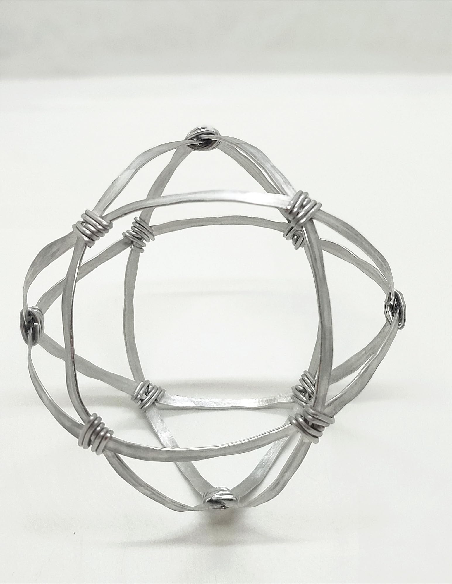 Generico Crystal Genesa Artigianale 11 cm– Geometria Sacra Fatta a Mano – Struttura Decorativa Energetica per Ambienti Consapevoli