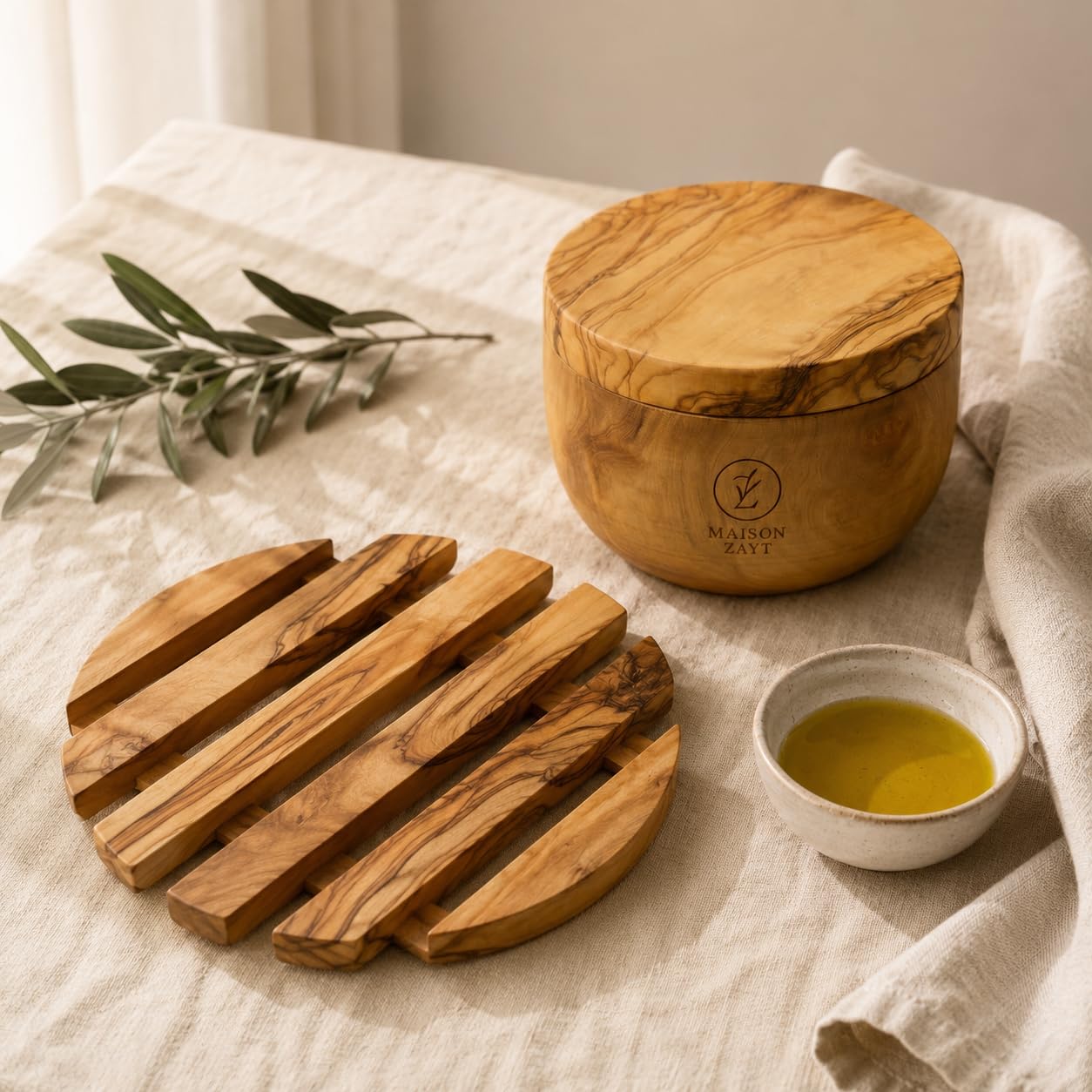 Set Cadeau Cuisine Bois d'Olivier - Pot à Épices Couvercle Magnétique Pivotant + Dessous de Plat Ajouré Rond - Artisanat Tunisien - Idée Cadeau Femme Homme Cuisine