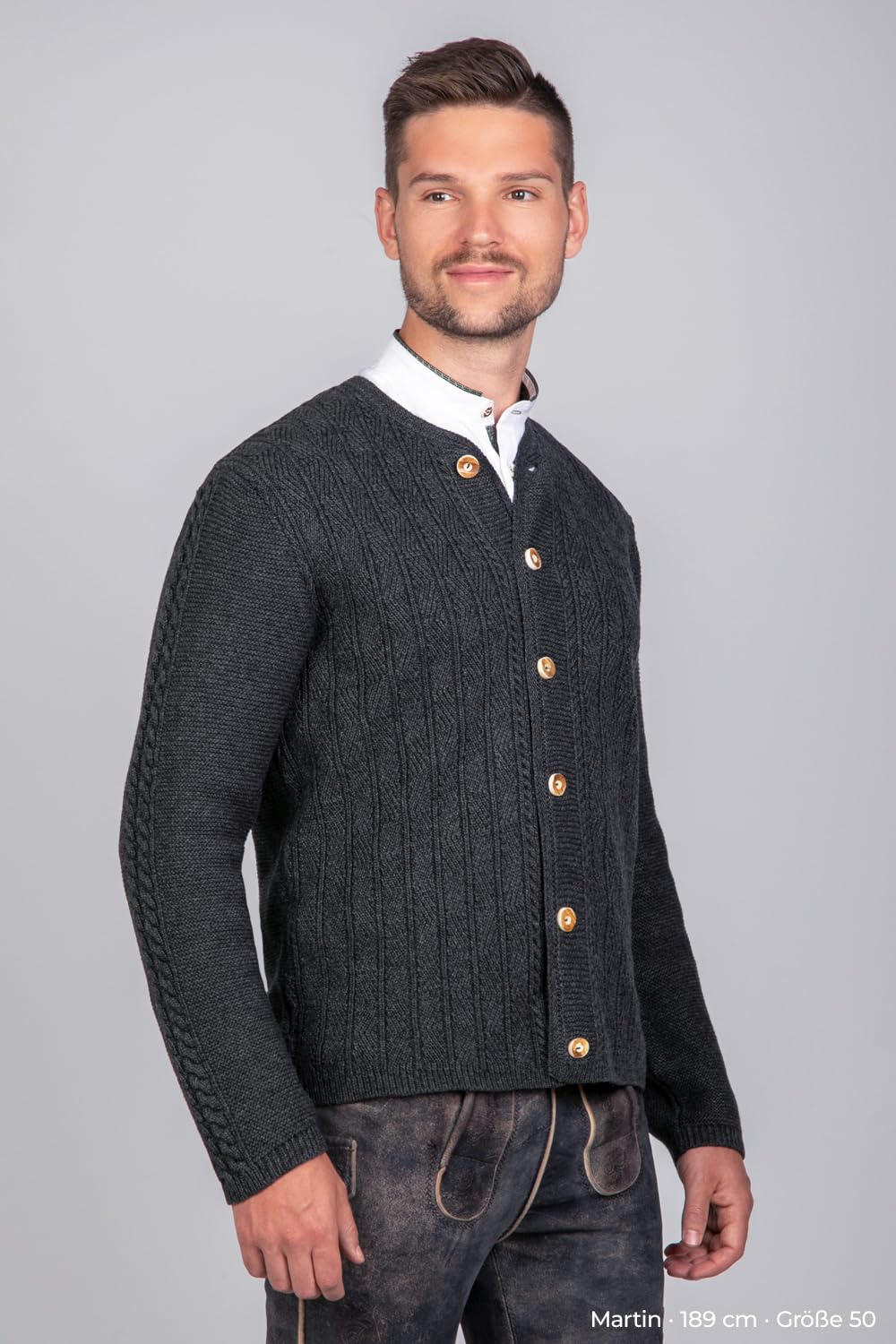 Edelnice Trachtenmode Moderne Trachten Strickjacke Leo in Dunkelgrau oder Rauchgrau