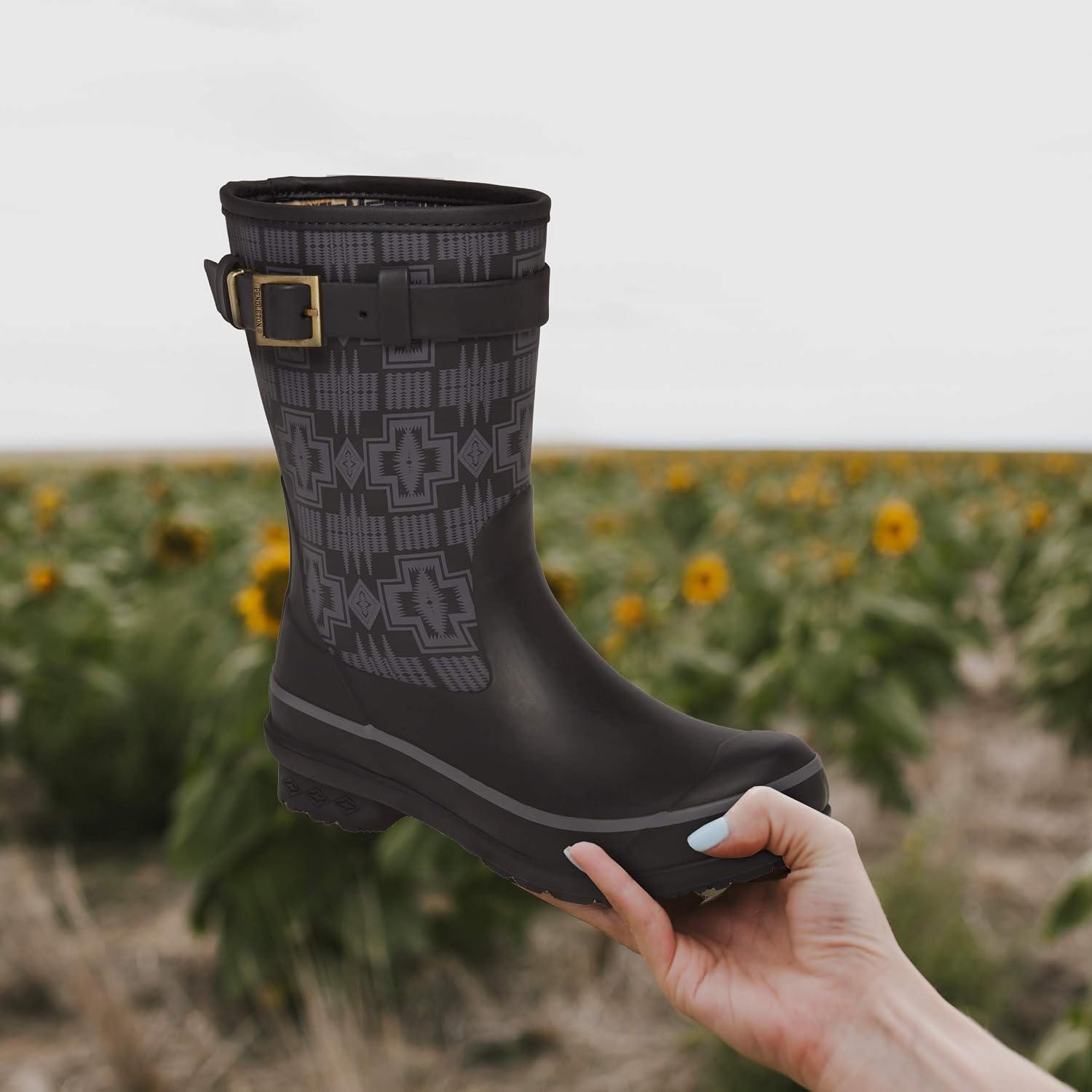 Pendleton Women’s Heritage Print Short Slip-Resistant Rain Boot, Harding Black, Size 9