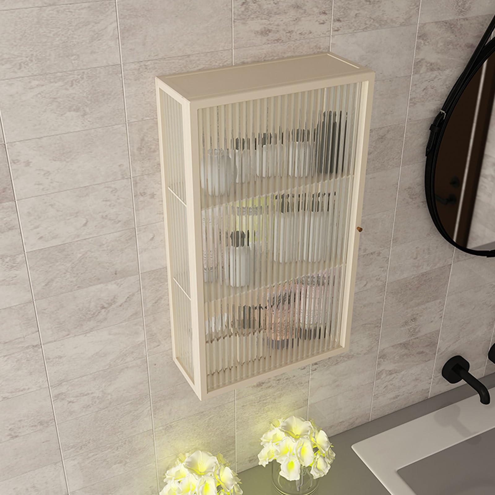 Armoire de toilette au-dessus des WC pour libérer l'espace au sol des petites pièces