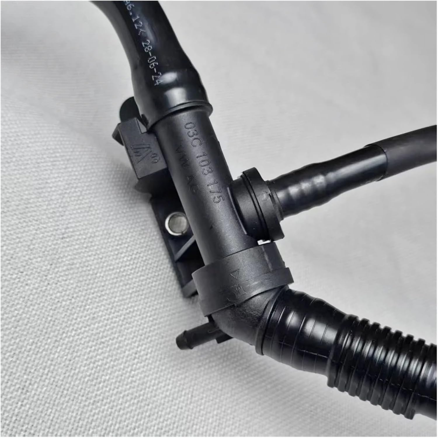 03C103474AD Vent Hose Exhaust Hose Compatible with VW Golf Passat Tiguan Skoda SEAT