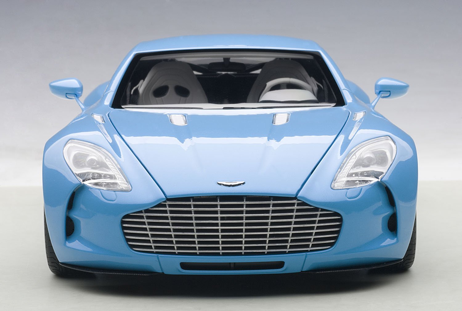 期間限定大幅セール　AUTOart 1/18 アストンマーチンONE-77 61KK1RxDoyL._UF350,350_QL50_.jpg