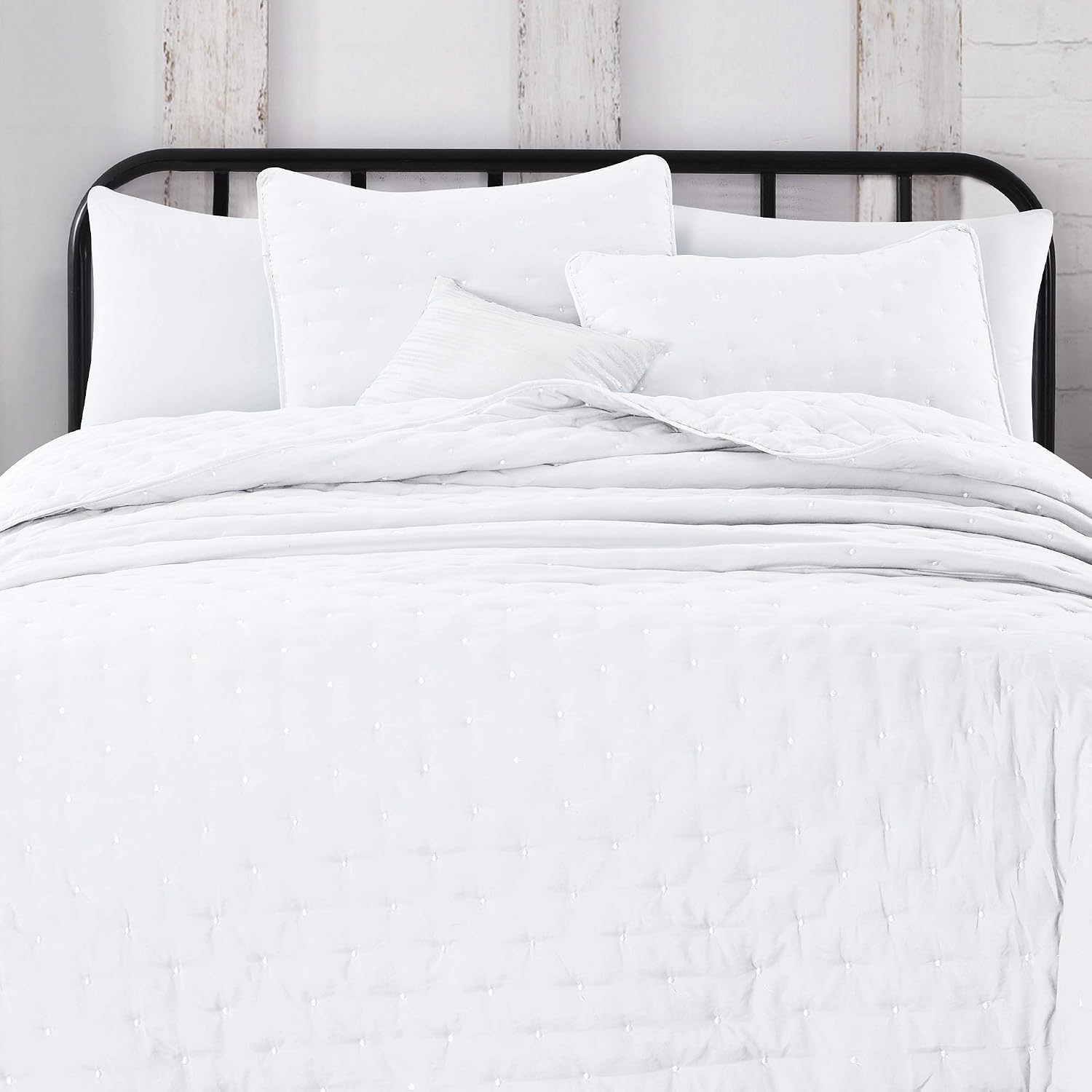 Great Bay Home 3-Piece Dot Stitch Quilt Set with Shams. White Dot Full/Queen Quilt Set, All Season Bedspread Quilt Set, Athena Collection (Full/Queen, White)