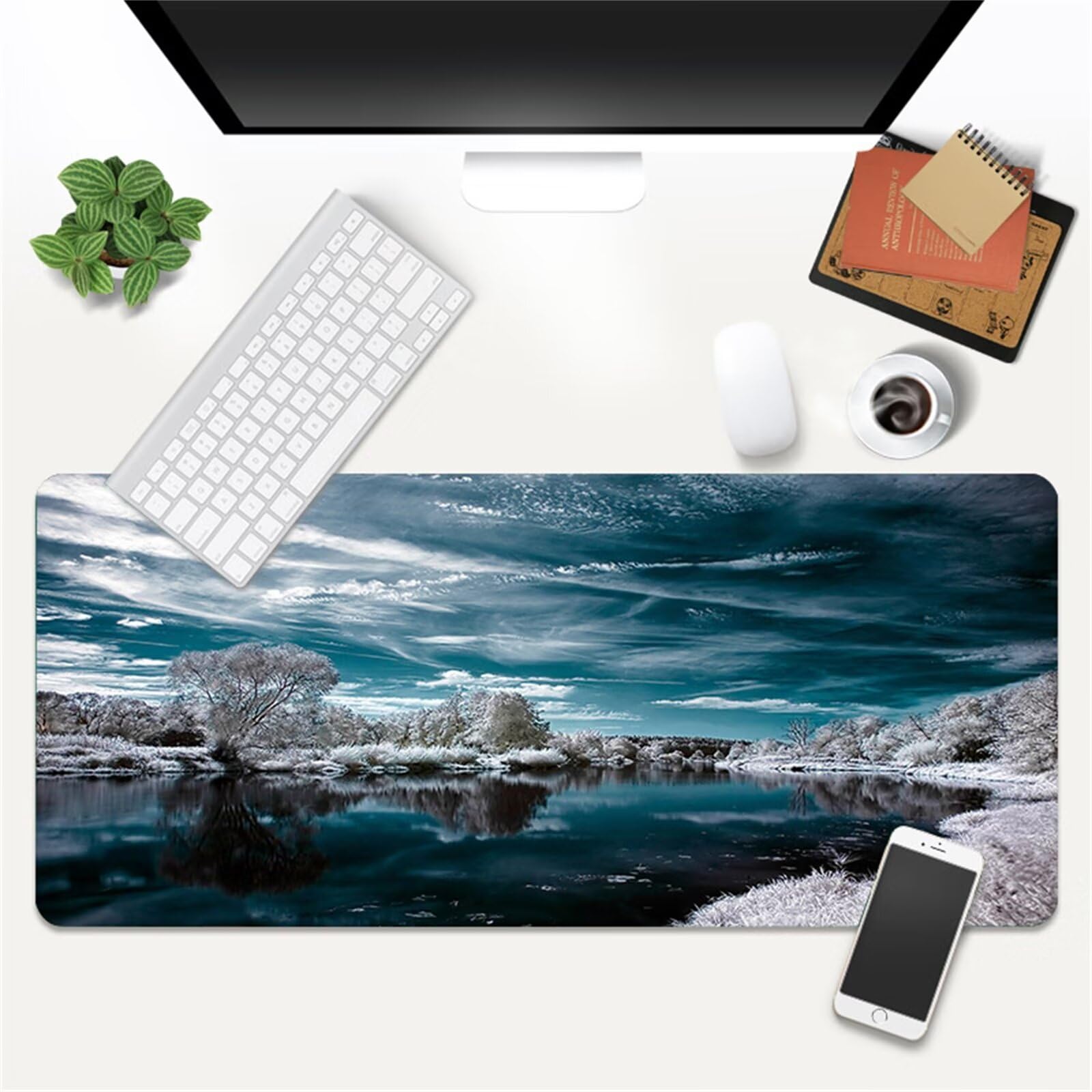 Tapis de Souris de Jeu Paysage d'hiver Tapis de Souris XXL 900x400x3mm Grand éTendu Tapis de Bureau avec Base en Caoutchouc Antidérapant et Bords Cousus pour Clavier et Souris