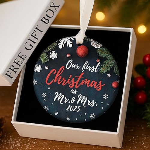 Vista 11 de Adorno de boda con texto en inglés «Our First Christmas Married Ornament» 2024, regalo de boda para el señor y la señora, adorno de Navidad