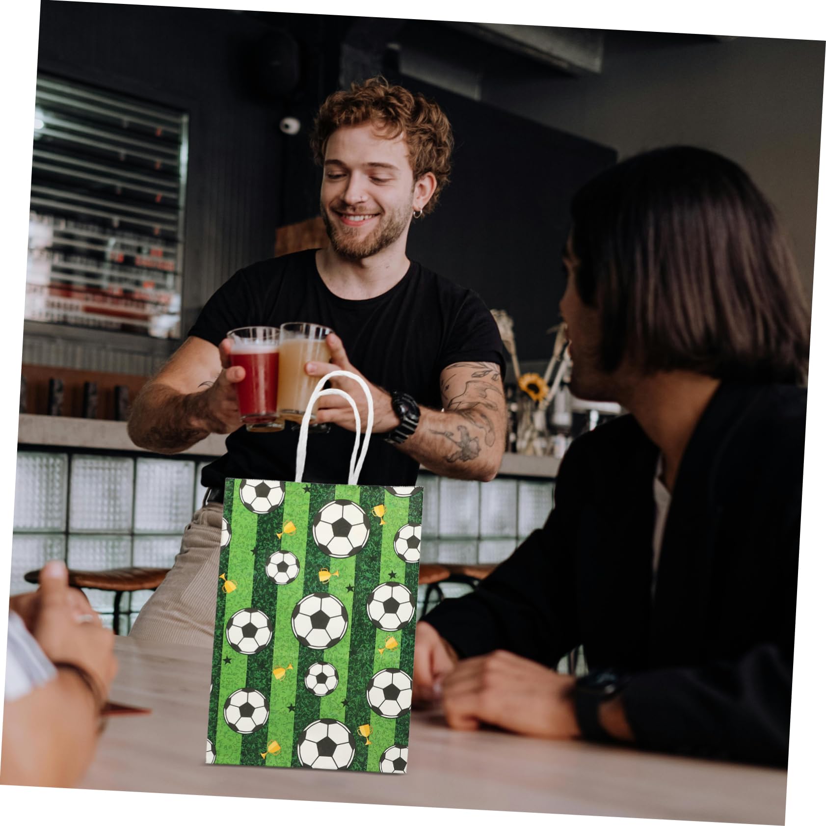 Lurrose 96stücke Papiertüten Mit Griffen Fußball-themen Geschenktüten Für Partys Geburtstagsfeiern Und Feiertage Für Süßigkeiten Snacks Und