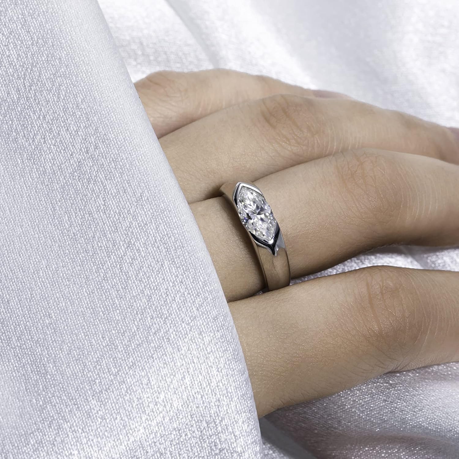 CannyCat 10x5 mm Oval Marquise Cut Moissanite Engagement Ring for Women Platinum-Plated Silver Half Bezel Tension Set Solitaire Wedding Band D color VVS Moissanite Anniversary Promise Rings - Image 6