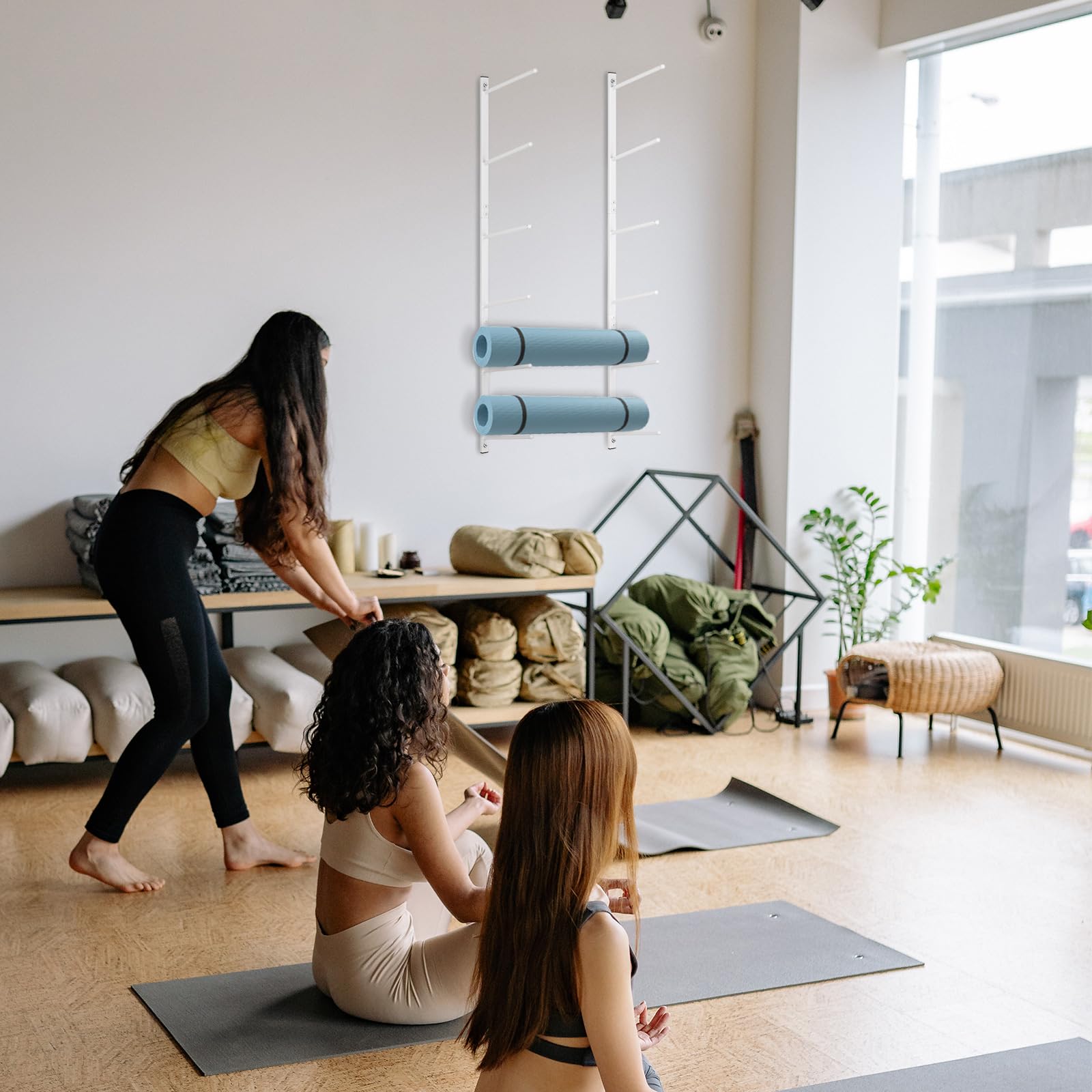 Soporte de pared para esterilla de yoga, organizador de esterilla de yoga, monopatín, soporte de pared para rodillos de espuma, monopatín, tabla de esquí (blanco)