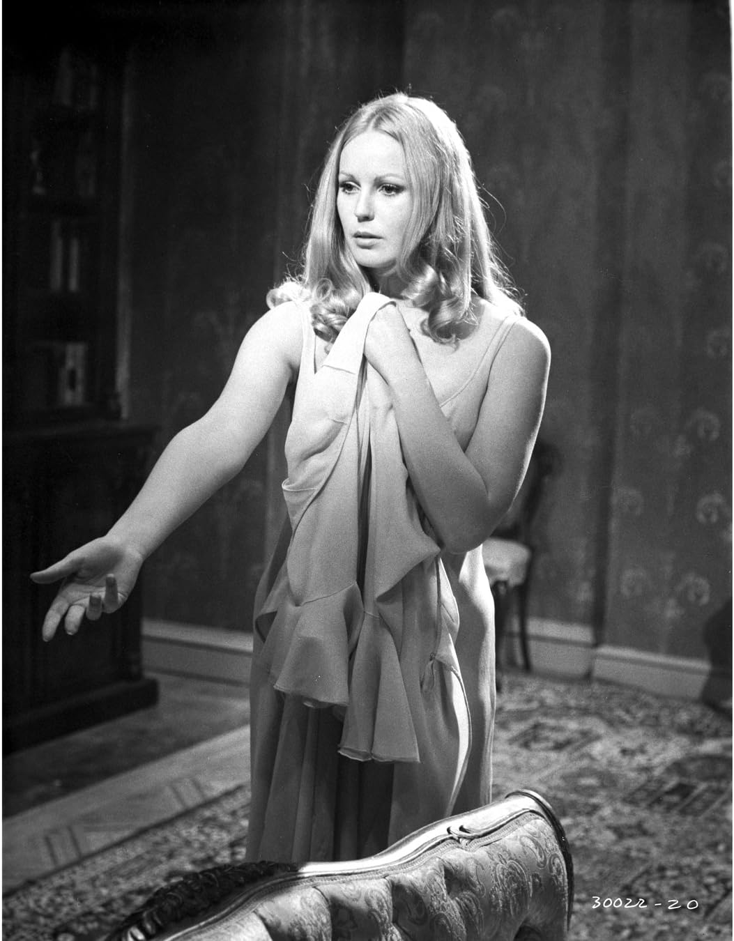 amazon-globe-photos-artprints-veronica-carlson-standing-with-arm