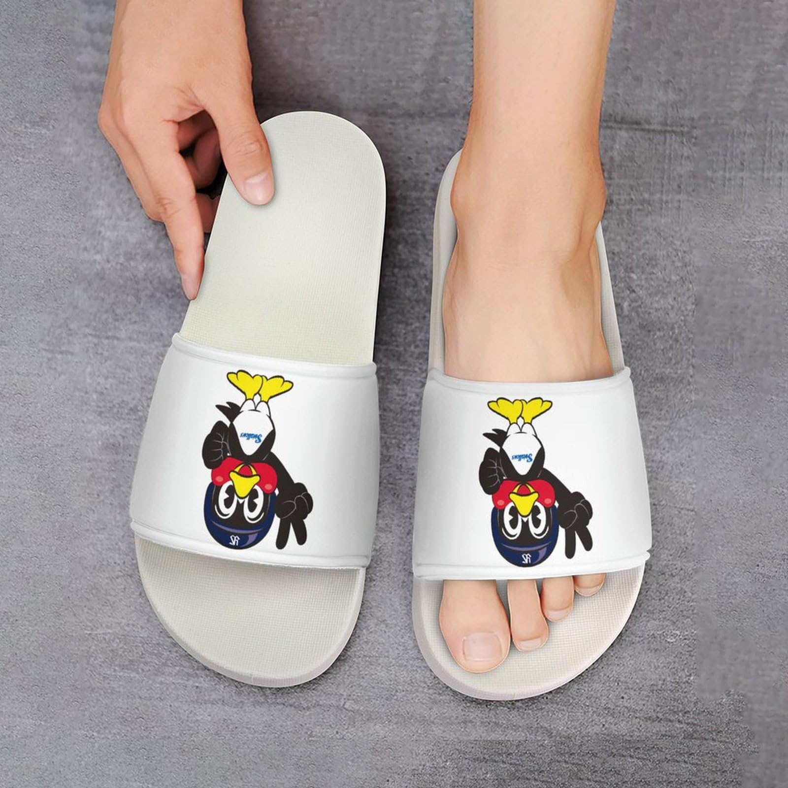 つば九郎　スリッパ Amazon.co.jp: 東京ヤクルトスワローズ つば九郎 スリッパ 室内