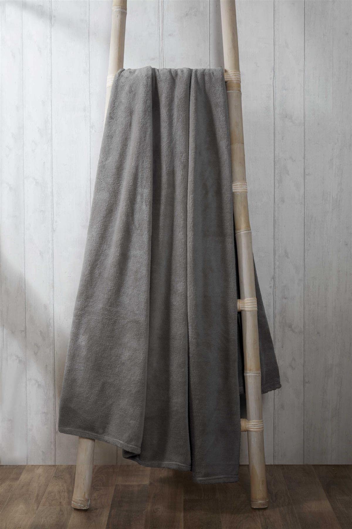 Rapport Home Super Soft Charcoal Coral Fleece Blanket 150 x 200 cm Throwover Sofa Accessory