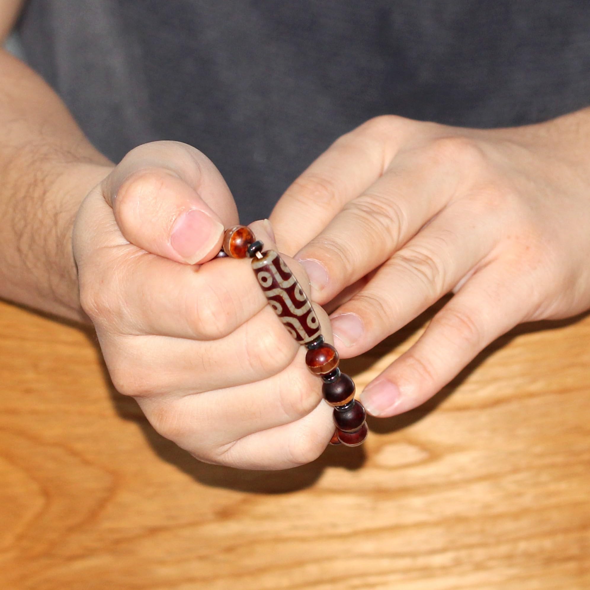 MOCHAMIK Pulsera tibetana de Cuentas Dzi, Amuleto de meditación Budista Feng Shui, Pulseras de Cuentas de Nueve Ojos, joyería de Buena Suerte para Mujeres y Hombres YA5102