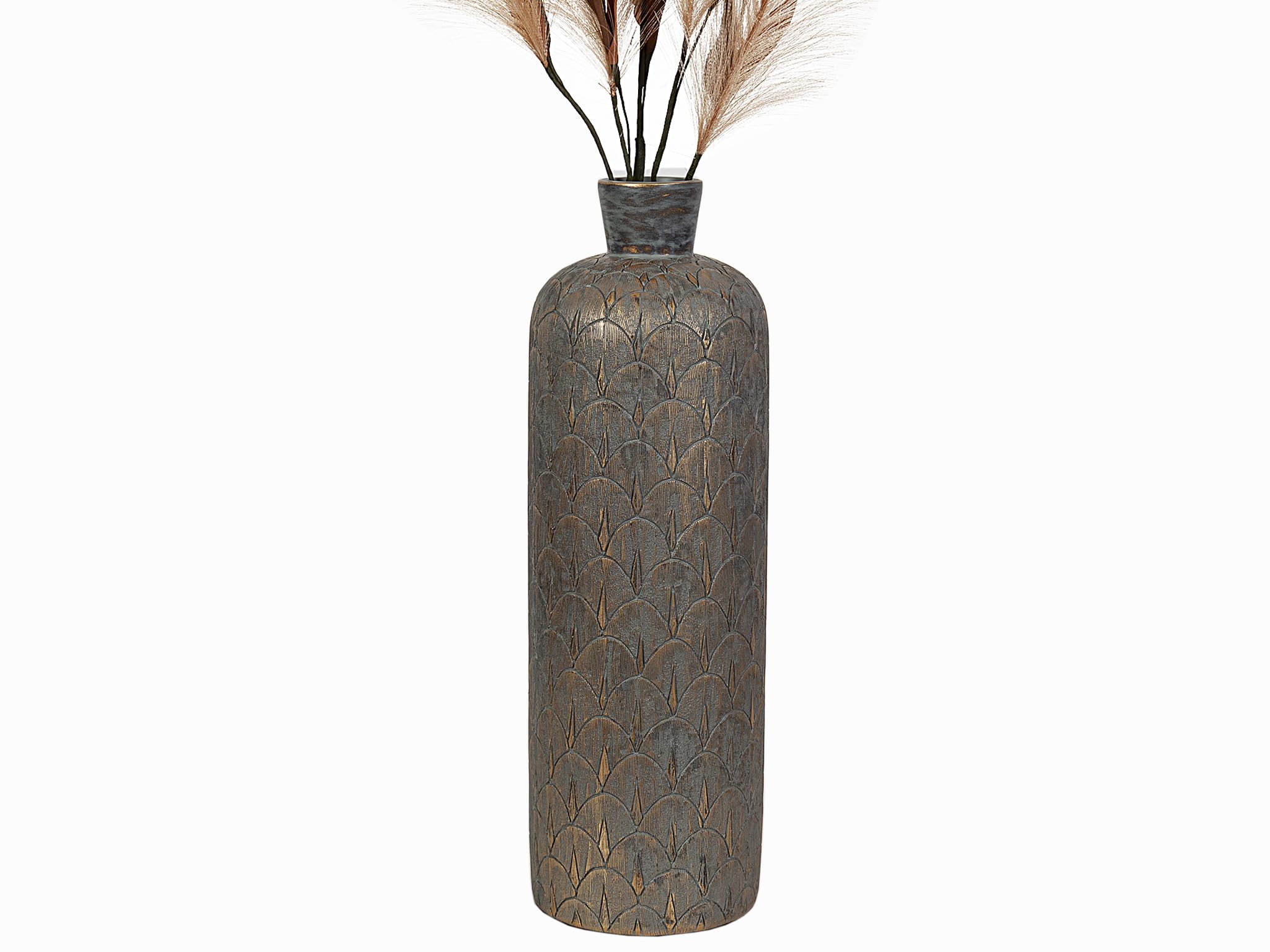 Vase en résine gris et doré pour rompre la monotonie d'un intérieur trop sobre