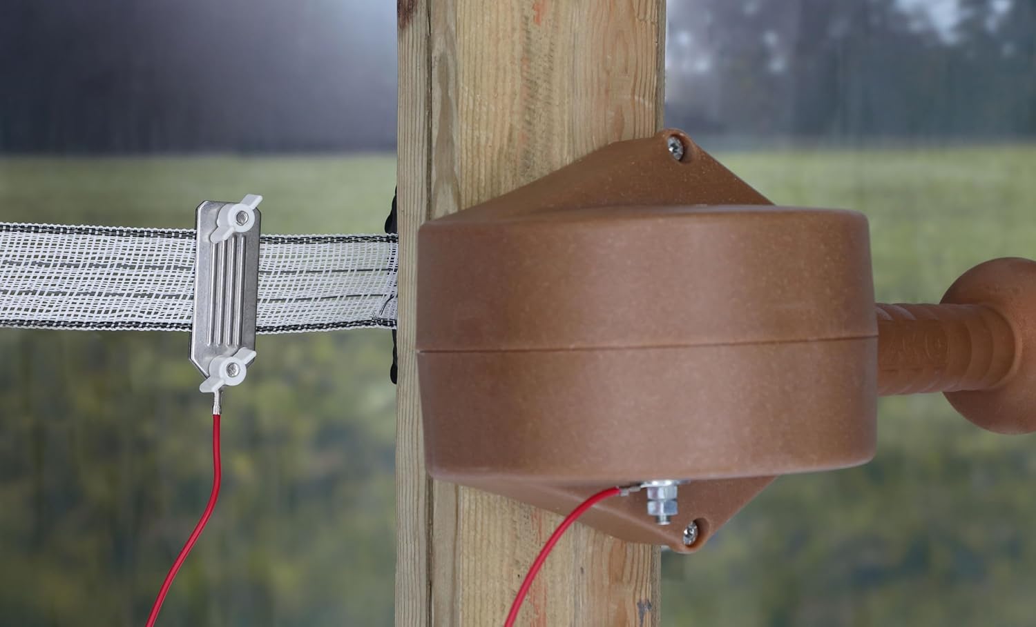 Close-up of Flexigate casing with electrification cable connected