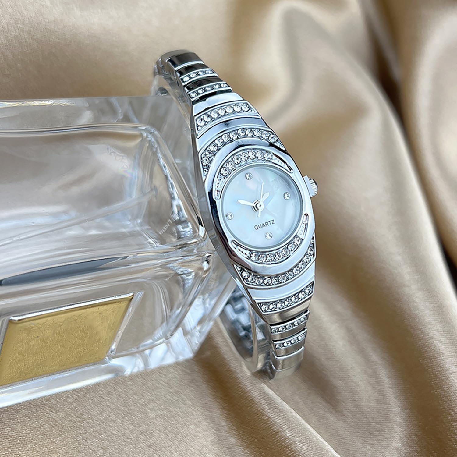 VILKFY Vintage Women's Round Petite Gold Watch Luxury Waterproof Stainless Steel Watch Band Quartz Watch - Image 4