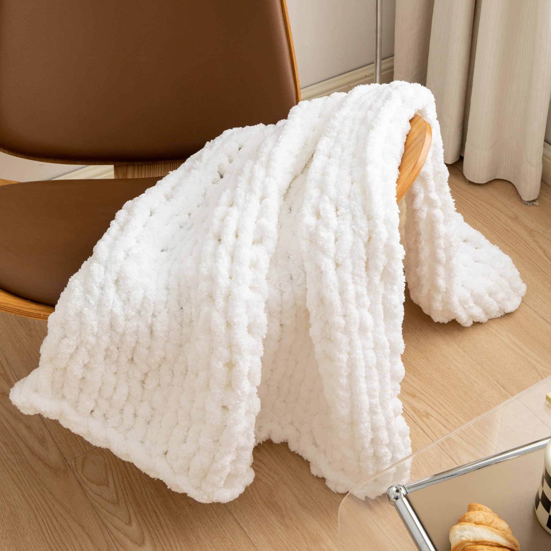 WESHIONGOO Coperta in maglia grossa, 101,6 x 101,6 cm per divano e letto, soffice e morbida con filato di ciniglia jumbo spesso, 100% realizzata a mano (bianco)