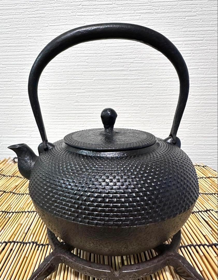 ほぼ未使用品南部虎山工房前田知行造12型南部鉄瓶南部鉄器鉄瓶