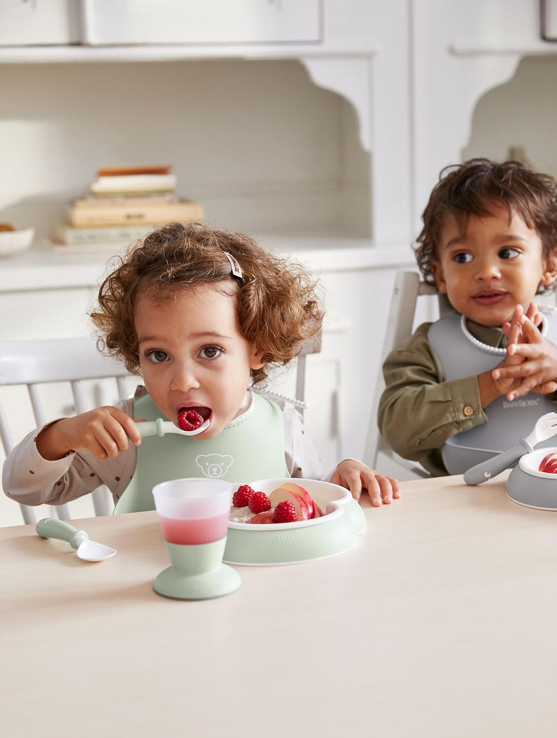 BabyBjörn Dinnerware Set, 8 pcs, Powder Green Includes Baby Plate, Fork, Spoon, and Cup Dishwasher Safe Toddler Feeding Set for self-Feeding or Baby-led weaning