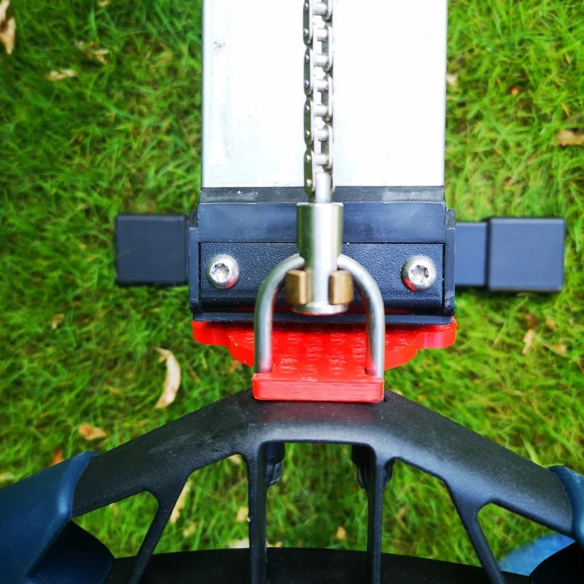 Close-up view of the Ergtab handle support attached to the Concept2 rower's monorail, securing the chain and handle.