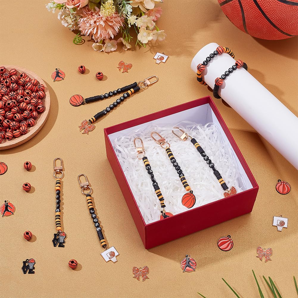 ORIGACH Juego de 24 llaveros de baloncesto, 877 unidades, pulseras de baloncesto, juego de llaveros ajustables, cadena de cuentas de letras del alfabeto, colgante deportivo, fabricación de joyas