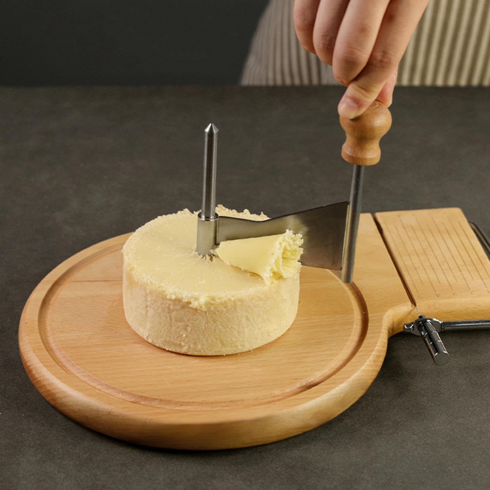 Hand Käsereibe und Schneider Edelstahl Käsezerkleinerer mit ergonomischem Griff für Blockkäse, rotierendes Blumendesign, professionelles Küchenwerkzeug
