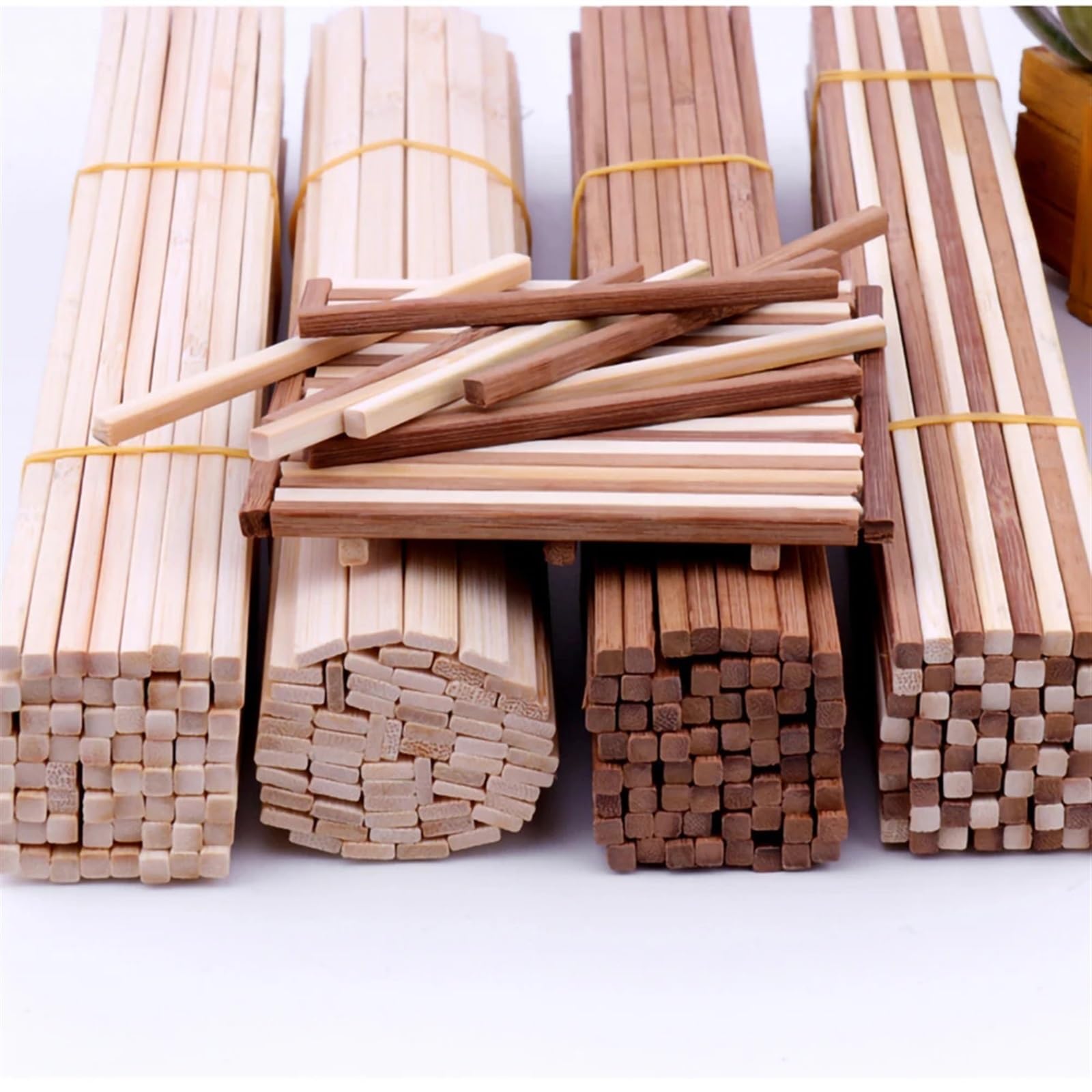 Bâtonnets en Bois Bâtons de bambou ronds et carrés naturels, 100 pièces, matériaux artisanaux de bricolage, Table de sable, modèle de construction, matériaux artisanaux créatifs(4mm round white)