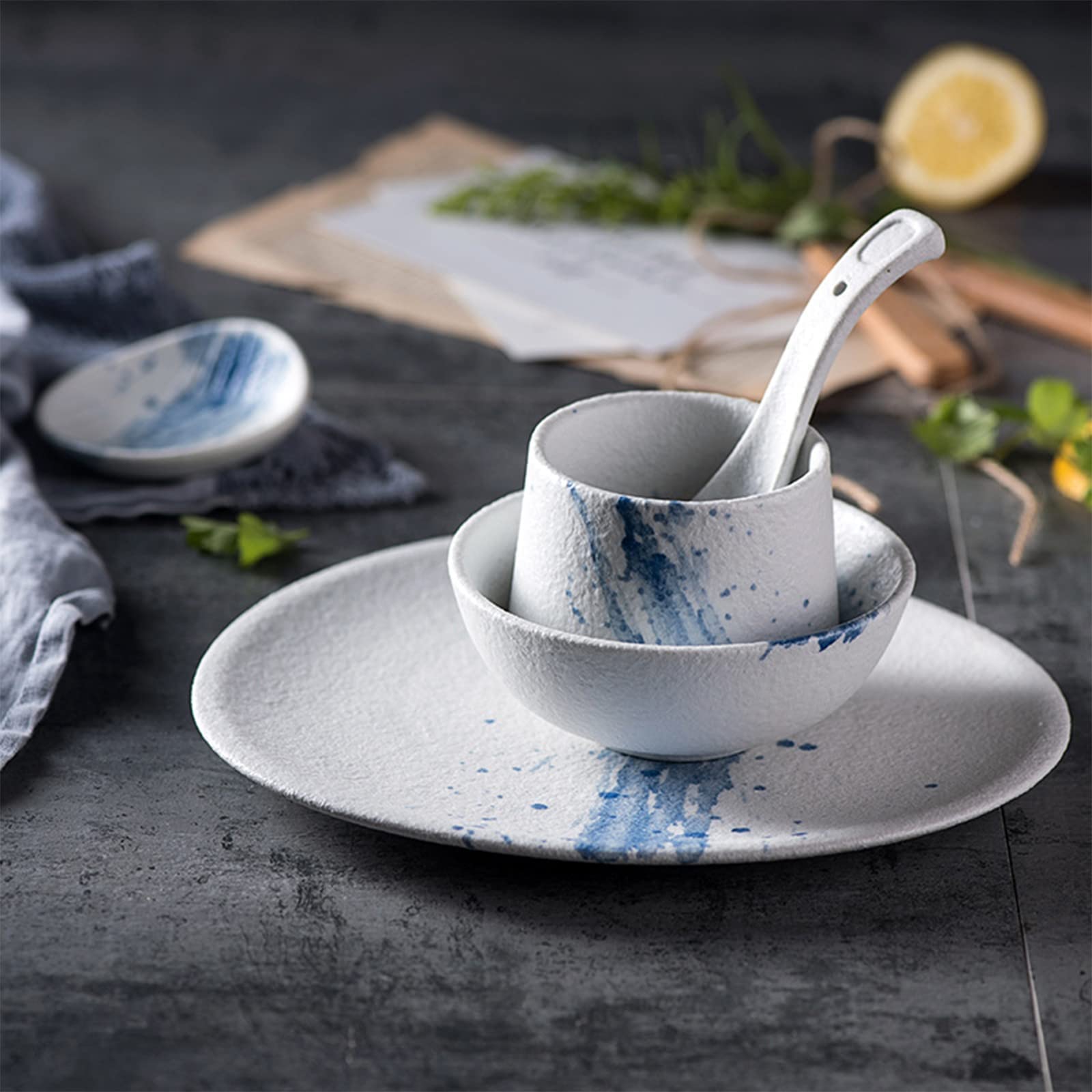 SAeWare Set di stoviglie in ceramica, set di piatti e ciotole per ristorante, 36 pezzi, set combinato di stoviglie con inchiostro blu spruzzato, forma irregolare opaca