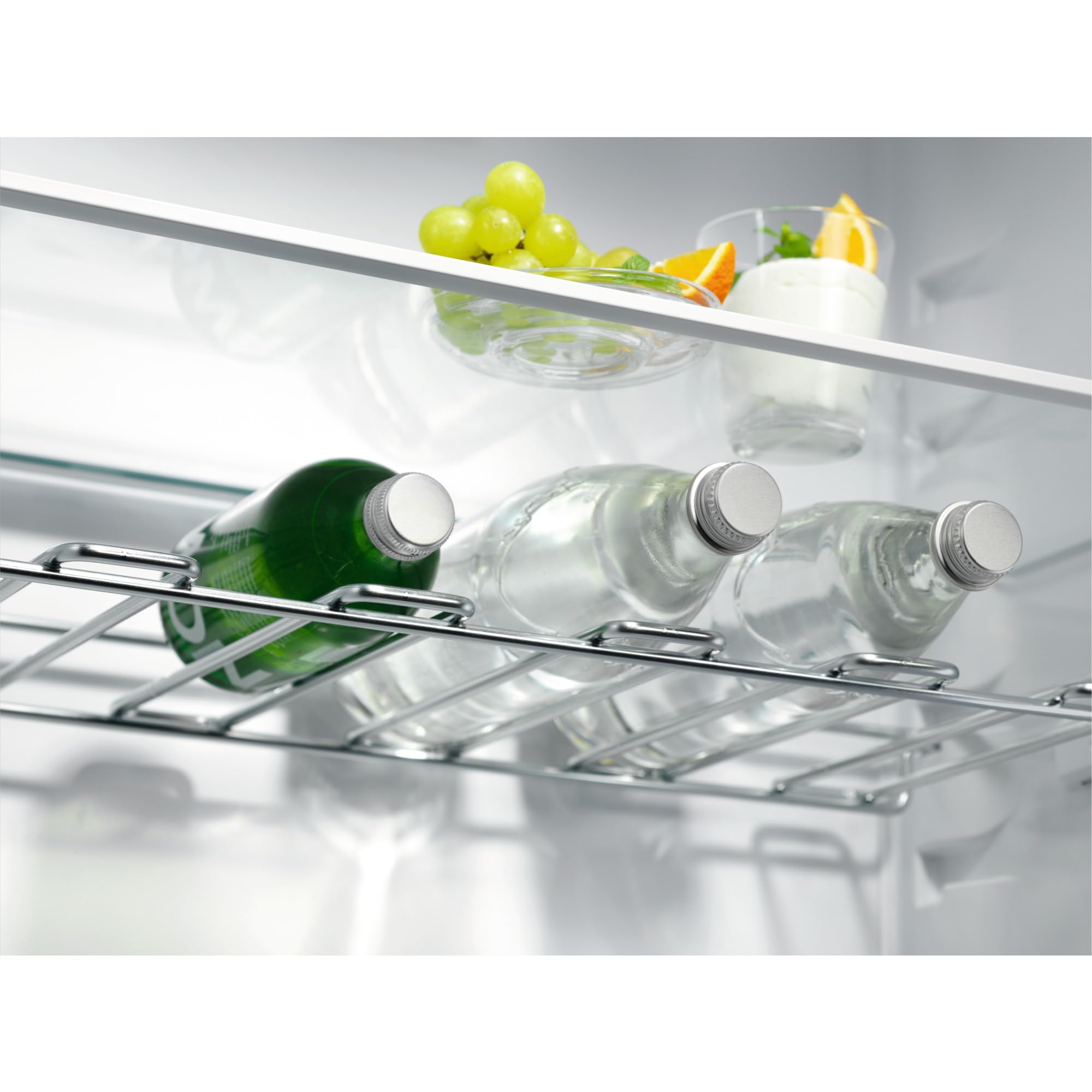 Electrolux Frigocongelatore Combinato ENG7TE18S, 177,2 Cm, 256 L, Tecnologia TwinTech Total No Frost, GreenZone 700, Frigocongelatore da Incasso, 1780x560x550 mm, Controlli Touch Control, Bianco