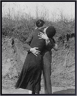 Bonnie and Clyde - Gangster Wall Art - Historic Outlaw, Bank Robber Wall Decor - Unique Gift for Men, Boys, Historian, American History Fan - Art for Bar, Man Cave - Vintage Picture Photo