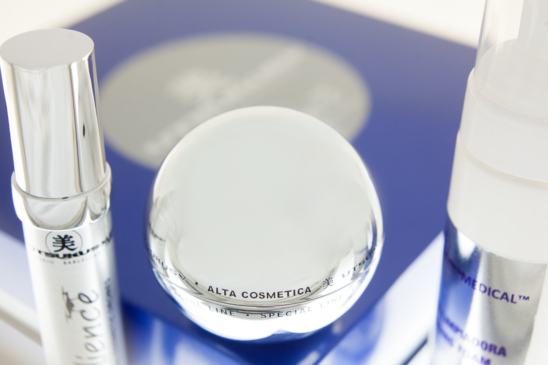 Set Resilience – Tratamiento antiarrugas de Utsukusy – Crema facial, sérum intensivo y limpiador faciall