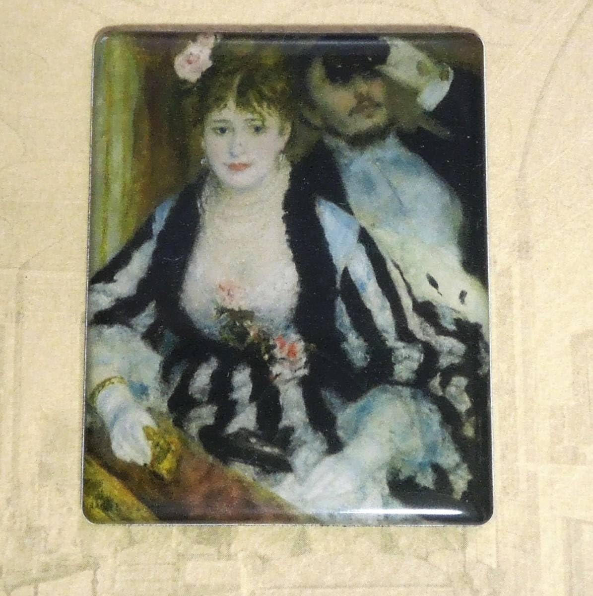 見ることと見られること ルノワール「桟敷席」を超解説！男女の視線のゲーム - アートをめぐるおもち 美術館グッズ マグネット 桟敷席 ピエール・オーギュスト・ルノワール