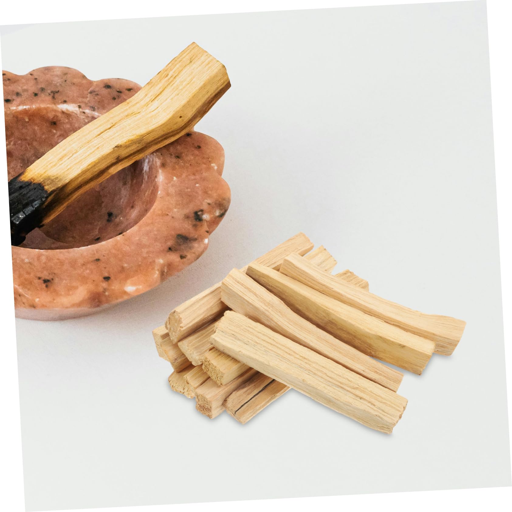 Varillas de Incienso Naturales de Palo Santo de Madera 100 G | Aroma Natural, Alta Resina, para Meditaciones y Yoga, Formato en Palos para Quemar y Limpiar el Humo
