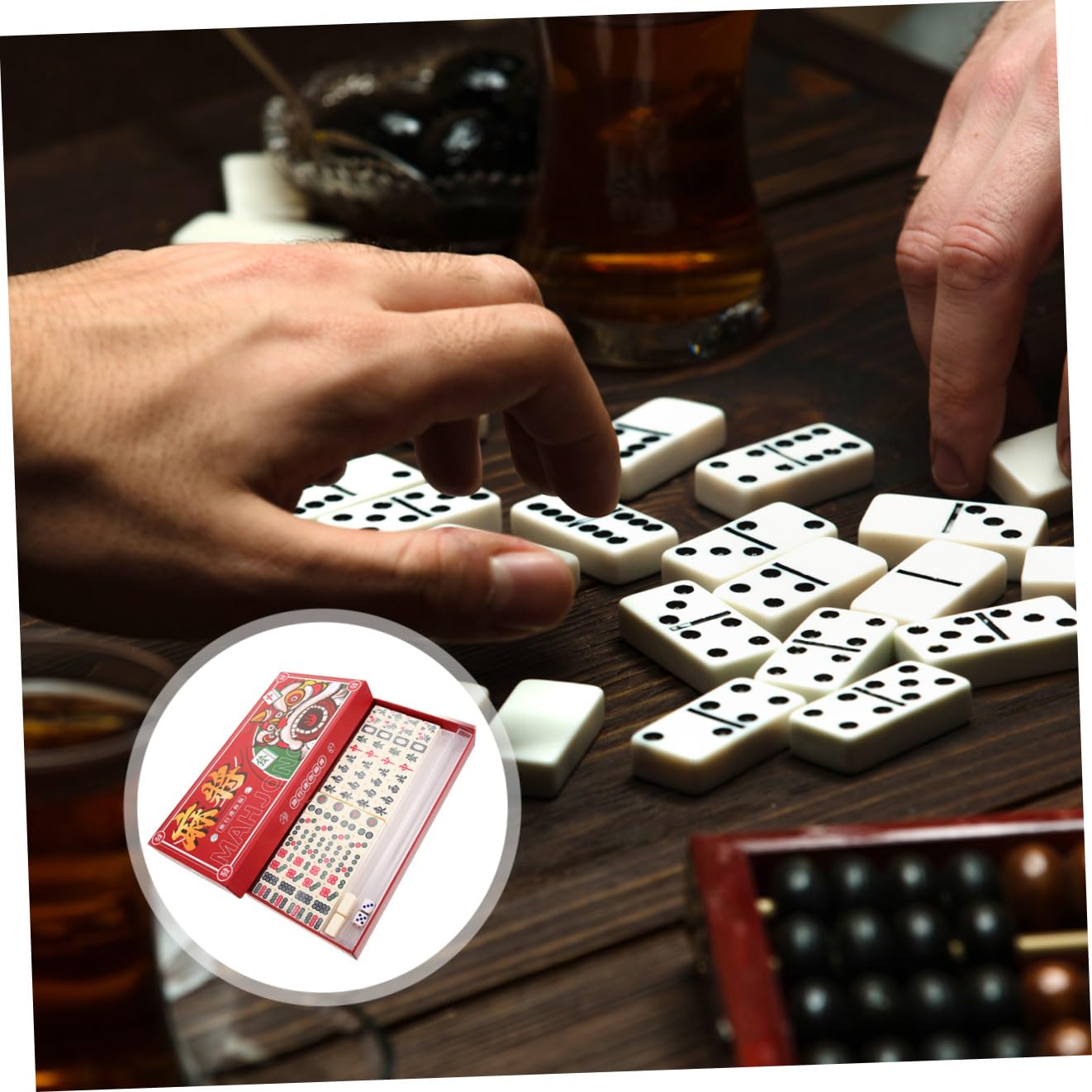 Hohopeti Kompaktes Mini Mahjong Set Tragbar mit Klaren Spielsteinen Praktisches Chinesisches Reise Spiel für Zuhause Party und Camping Handliche Mahjong Requisiten für Unterwegs Fördert