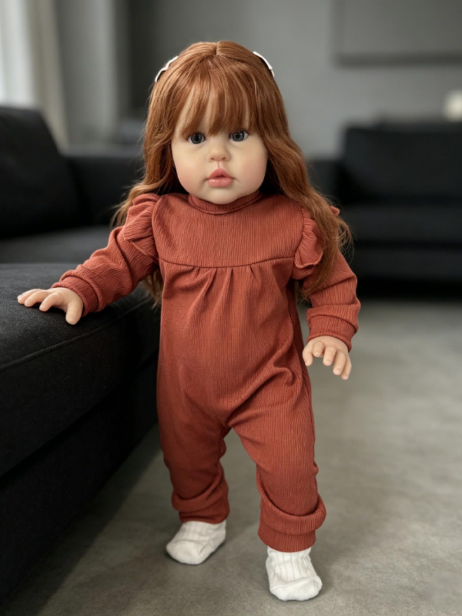 Lonian Lifelike Reborn-Baby Puppen 58cm Realistische Babys Puppe Mädchen mit weichem Stoff Körper Niedlich Lange Braune Haare Real Life Mädchen mit Zubehör für Kinder ab 3 Jahren und Sammler