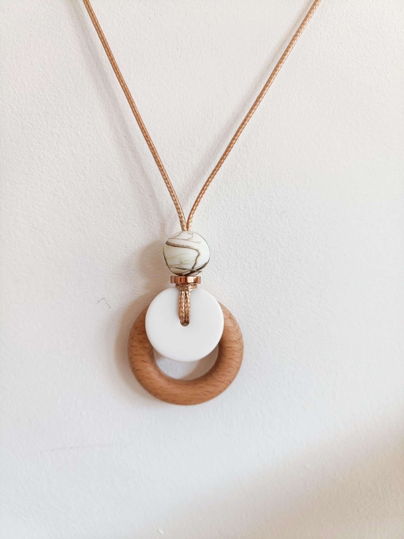 Silicone nursing necklace for mum to wear. Breastfeeding fiddle Necklace with Wooden ring white, cream - Image 2