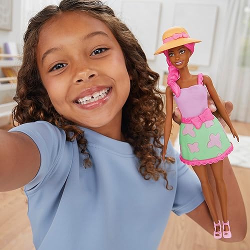 Miniatura 10 de PLAY-DOH Barbie - Juego de fiesta de jardín, haz ropa de muñeca con compuesto de modelado y 10 accesorios de moda, artes y manualidades para niñas y
