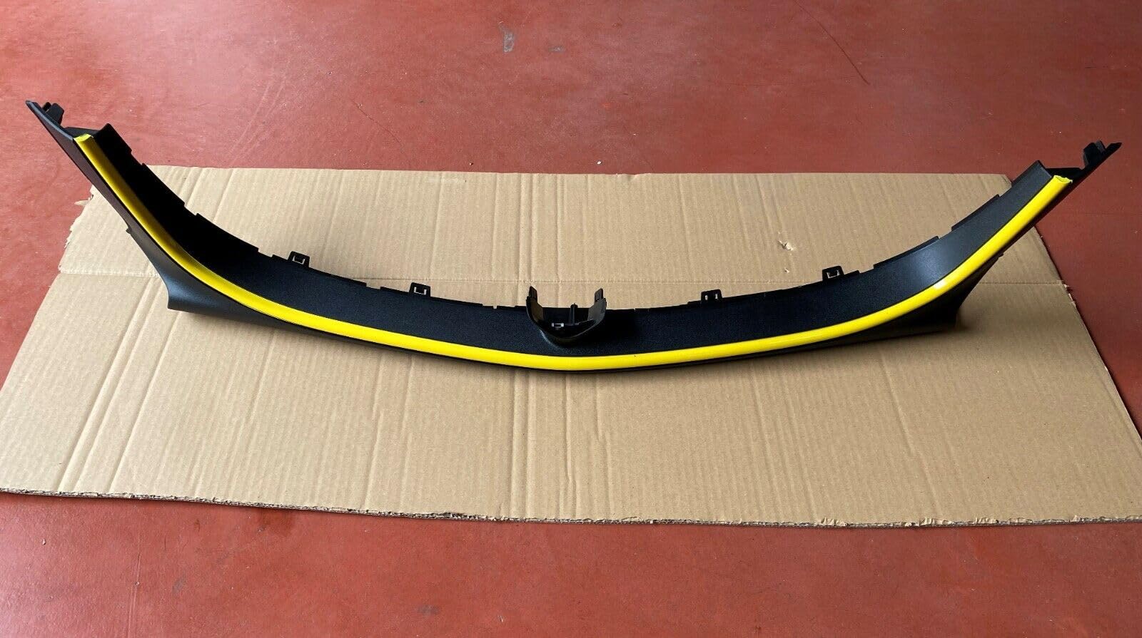 Spoiler Dam Anteriore compatibile con Alfa Romeo Giulietta Bordo Giallo
