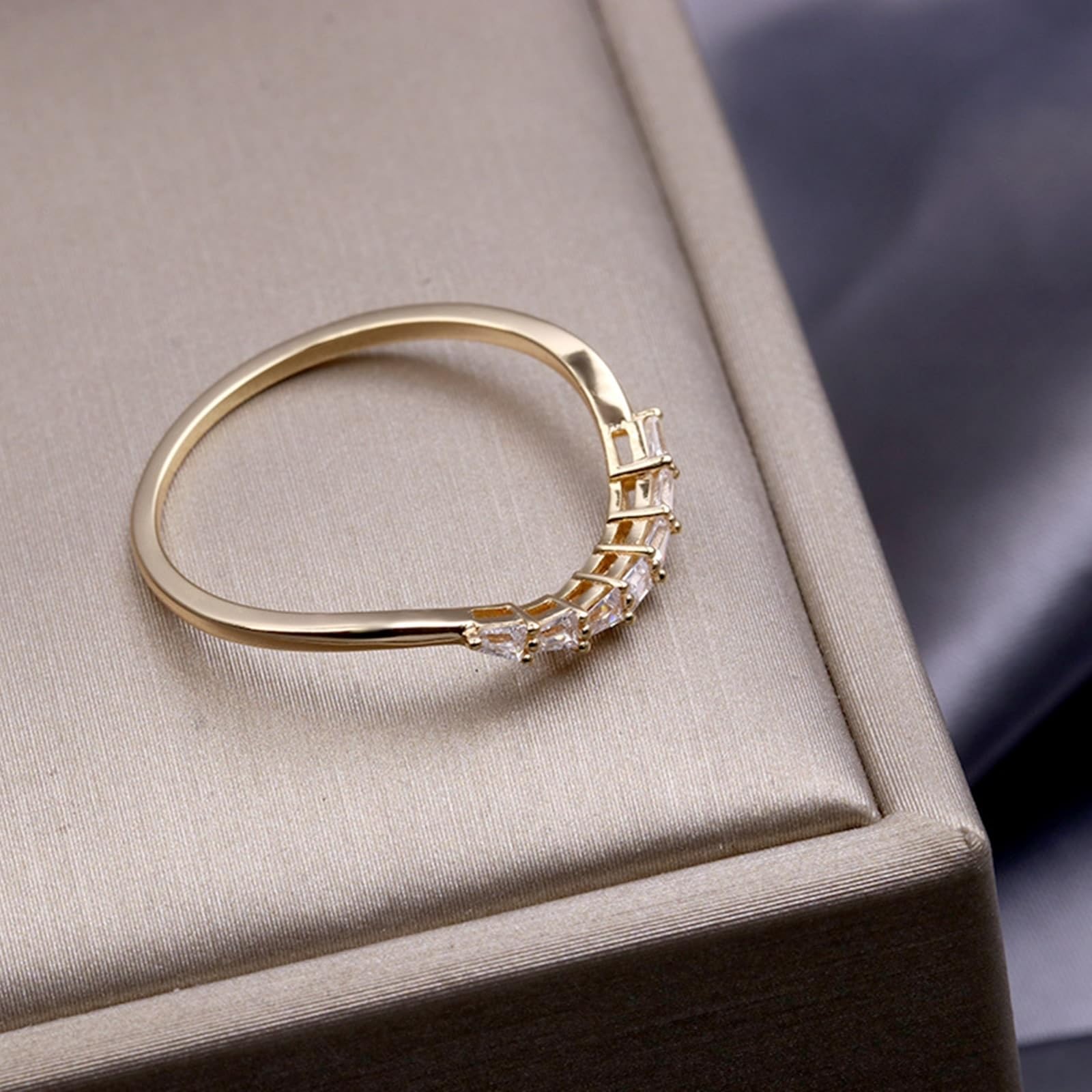 Anillo de compromiso de oro amarillo Au 375/585/750, trapezoidal, moissanita, filigrana, chic