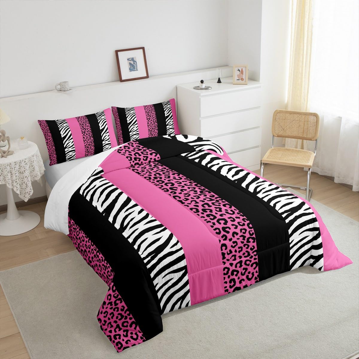 Camera Da Letto in Bianco E Nero Immagine Stock - Immagine di elegante