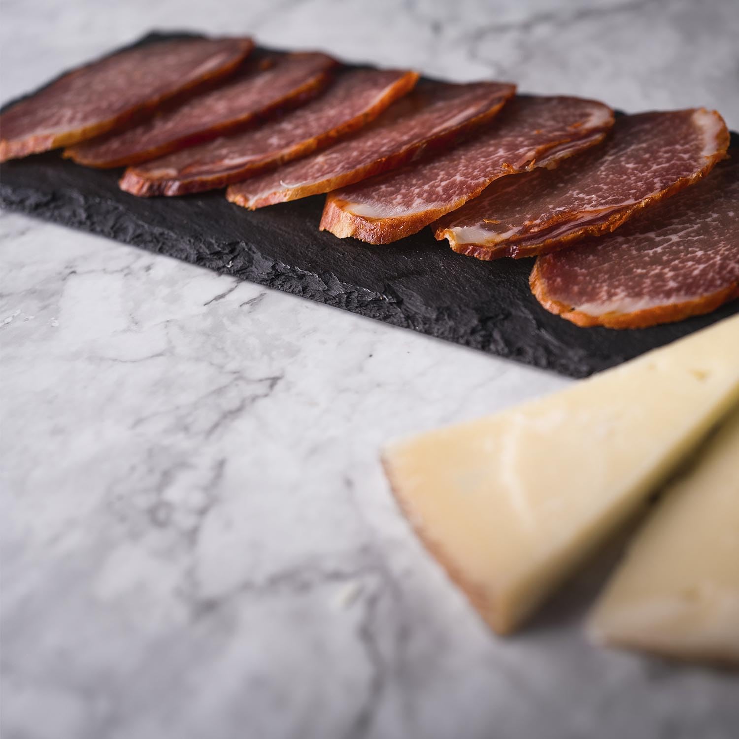 ENRIQUE GARCÍA - Lomo de Cebo de Campo Ibérico, 75% Raza Ibérica, Una Pieza Envasada al Vacío, 1300 g Aprox