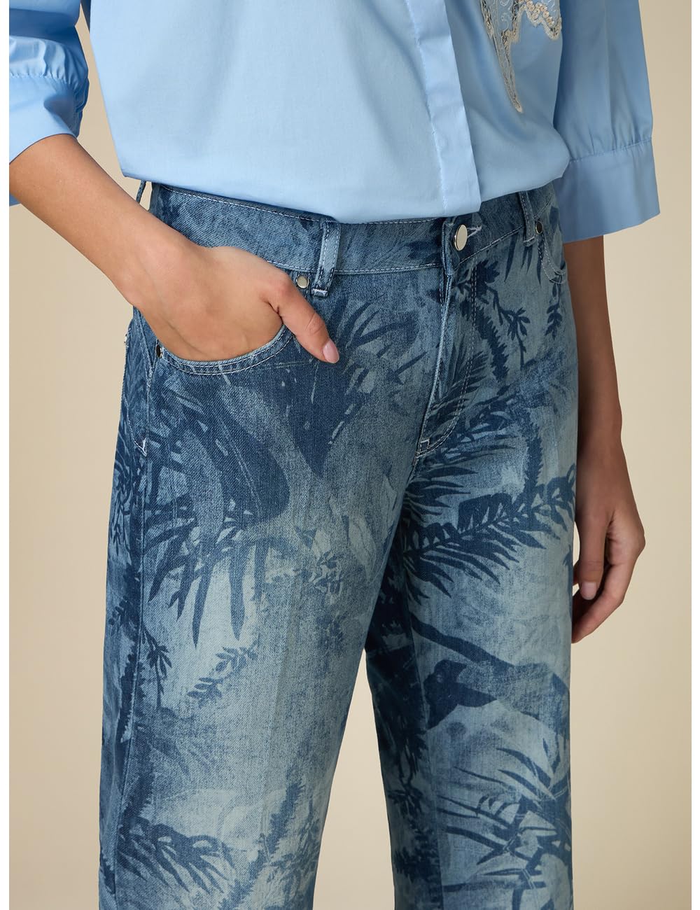 Oltre: Jeans Cropped in Denim Stampato. Stagione Autunno Inverno 2024