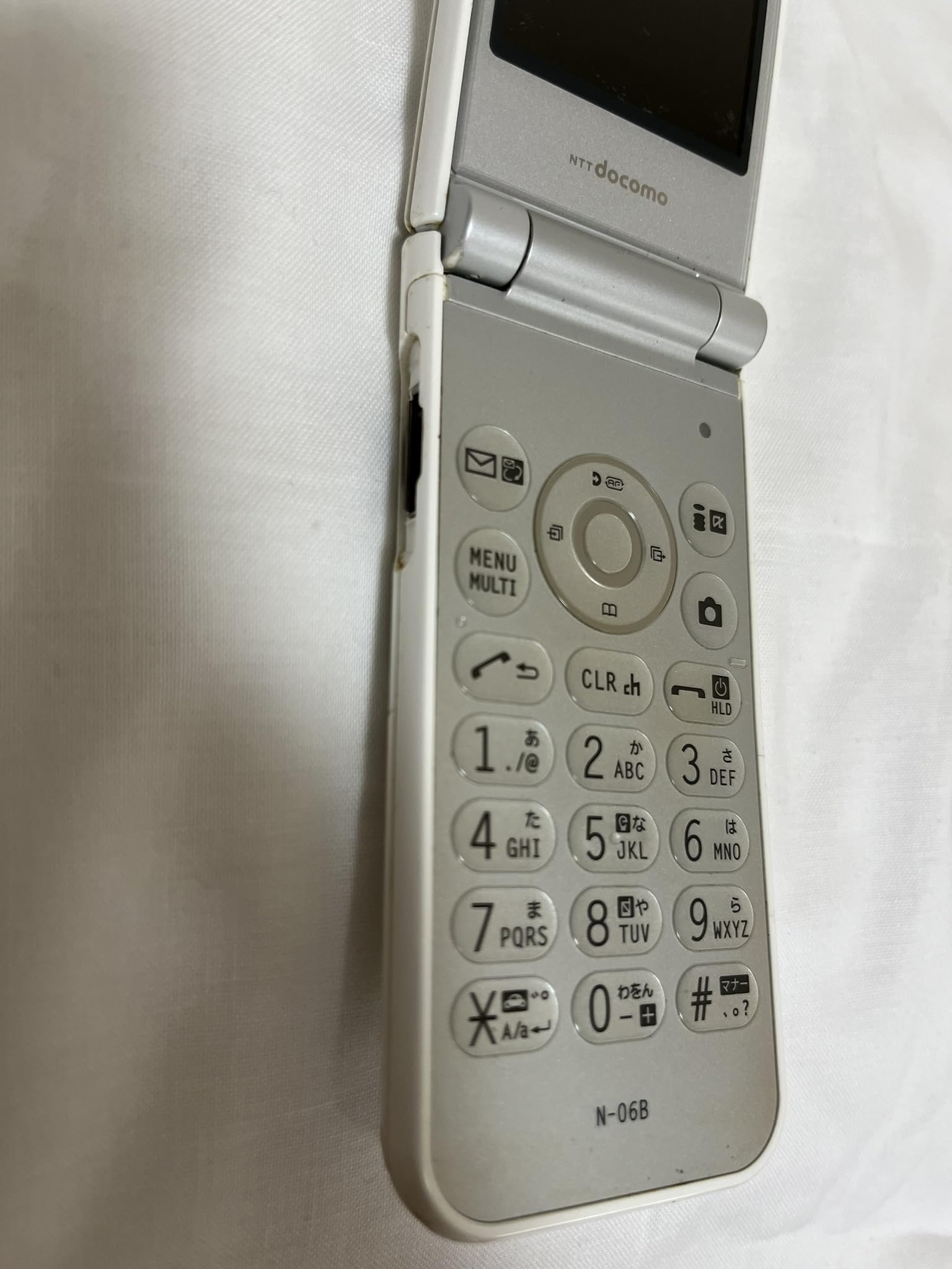 【未使用/新品】docomo N-06B ブルー 本体、卓上ホルダー、おまけ付き Amazon | docomo STYLE series N-06B ホワイト | NEC | 携帯電話本体