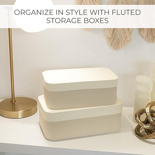 Miniatura 4 de Cajas de almacenamiento decorativas con tapas: juego de 2 hermosos cubos organizadores de cartón acanalado para la decoración de estanterías de tu