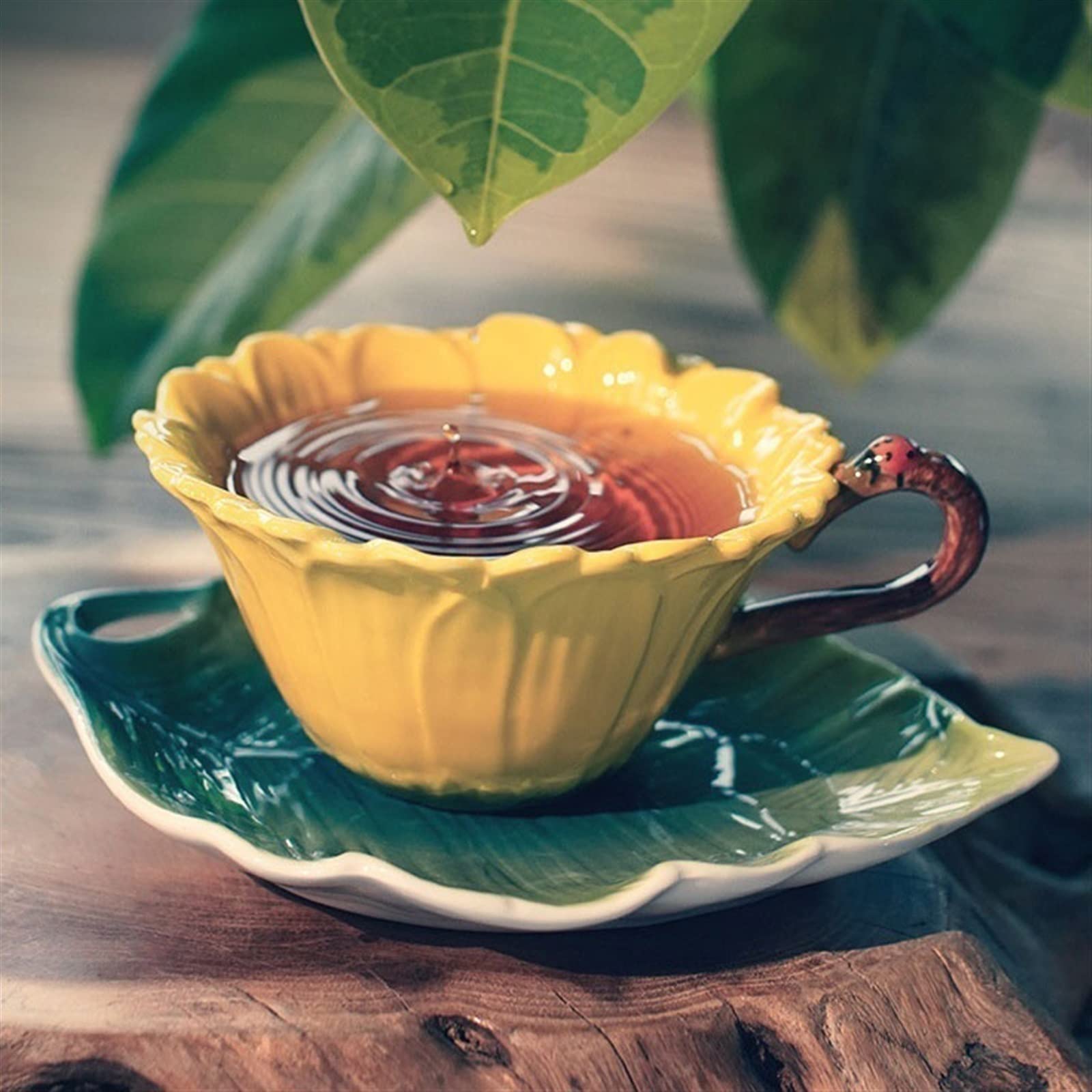 BONAD Wiederverwendbare Kaffeetasse Handbemalte Emaille-Farbtasse, Pastorale Keramiktasse, blumenförmige Kaffeetasse mit Tasse, Teller, Löffel, perfekt for Tee, Latte, heiße Getränke Reise-Becher