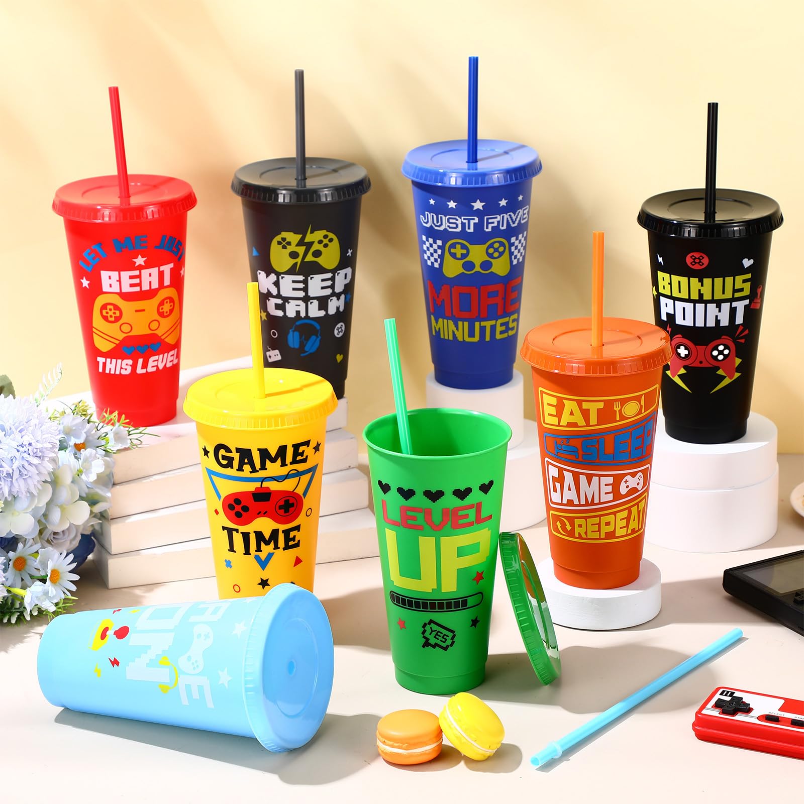 Potchen 8 vasos de plástico reutilizables para videojuegos con tapas y popotes, para divertidos, recuerdos de fiesta de cumpleaños